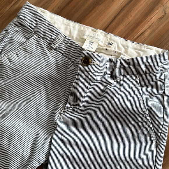 H&M seersucker cropped khakis - Picture 1 of 3